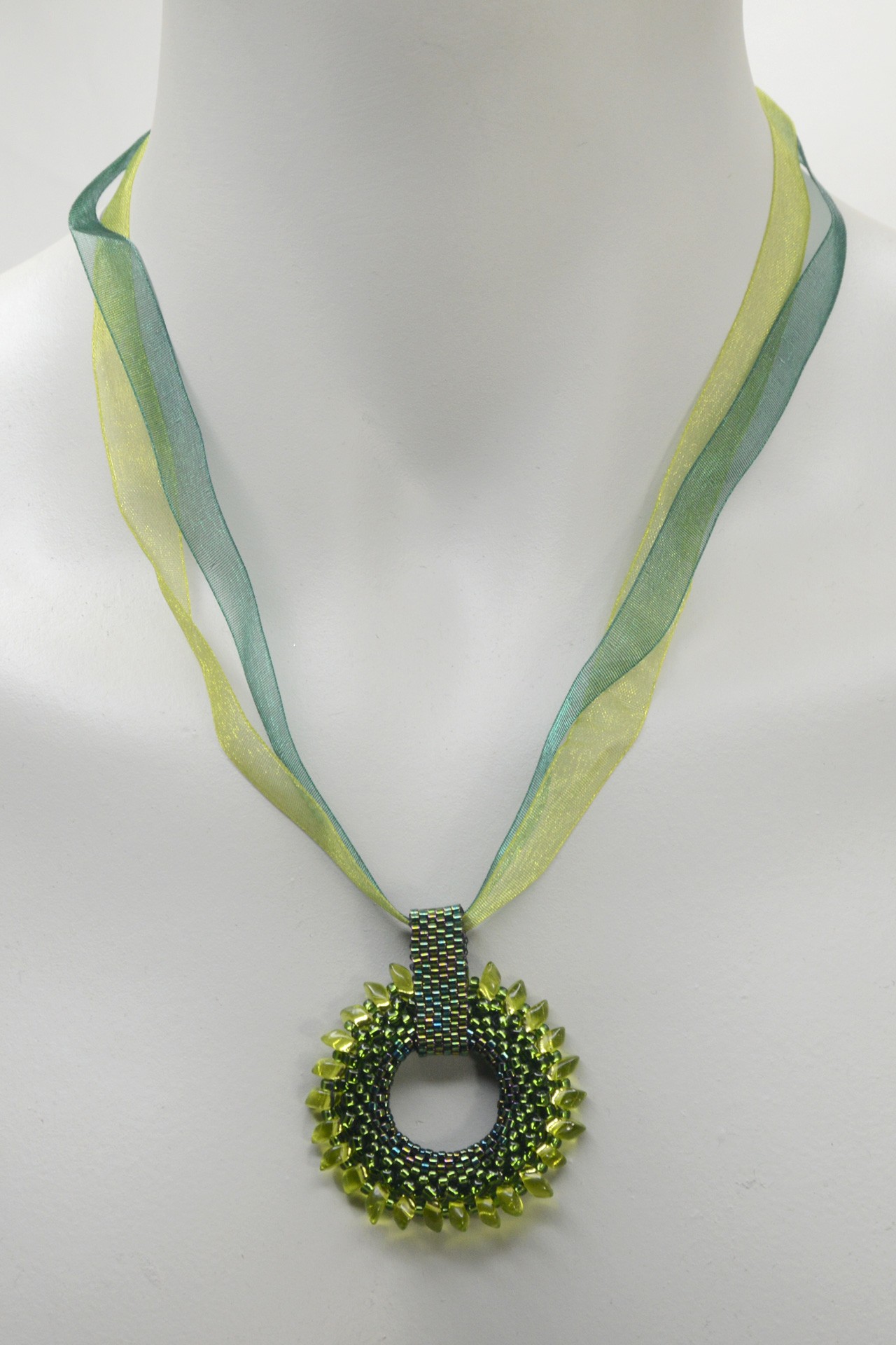 Kette mit Peyoteanhänger "Green Circle"